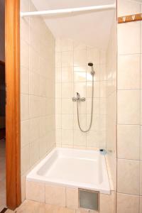 Kúpeľňa v ubytovaní Apartments by the sea Ljubac, Zadar - 5947