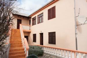 een huis met trappen ervoor bij Apartments by the sea Nin, Zadar - 5937 in Nin
