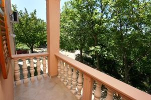Balkón alebo terasa v ubytovaní Apartments with parking spaces Rovanjska, Paklenica - 6209