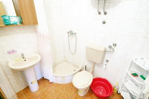 Vonios kambarys apgyvendinimo įstaigoje Apartments by the sea Poljica, Trogir - 6020