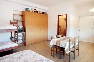 Kuchyň nebo kuchyňský kout v ubytování Apartments by the sea Poljica, Trogir - 6020 + 14 fotografií