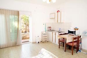 Virtuvė arba virtuvėlė apgyvendinimo įstaigoje Apartments by the sea Poljica, Trogir - 6020