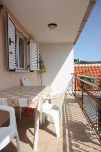 Balkón alebo terasa v ubytovaní Apartments with a parking space Vinisce, Trogir - 6117