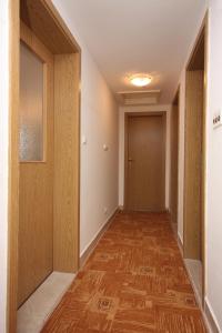 Fotografia z galérie ubytovania Apartments with a parking space Vinisce, Trogir - 6117 v destinácii Vinišće