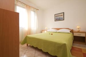 Krevet ili kreveti u jedinici u objektu Seaside apartments with a swimming pool Nin, Zadar - 6153