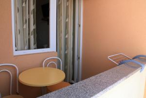 Fotografie z fotogalerie ubytování Apartments and rooms by the sea Tucepi, Makarska - 6058 v Tučepi