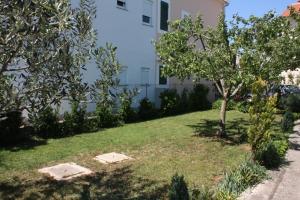Zdjęcie z galerii obiektu Apartments with a parking space Turanj, Biograd - 6212 w mieście Turanj