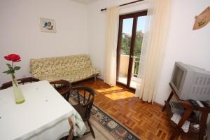 Zdjęcie z galerii obiektu Apartments with a parking space Turanj, Biograd - 6212 w mieście Turanj