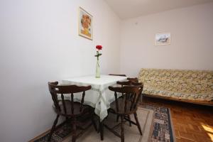 Zdjęcie z galerii obiektu Apartments with a parking space Turanj, Biograd - 6212 w mieście Turanj