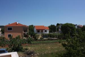 Zdjęcie z galerii obiektu Apartments with a parking space Turanj, Biograd - 6212 w mieście Turanj