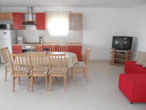 Kuchyňa alebo kuchynka v ubytovaní Apartments with a parking space Ljubac, Zadar - 6141