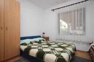 Posteľ alebo postele v izbe v ubytovaní Apartments with parking spaces Bibinje, Zadar - 6160