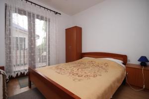 Posteľ alebo postele v izbe v ubytovaní Apartments with parking spaces Bibinje, Zadar - 6160