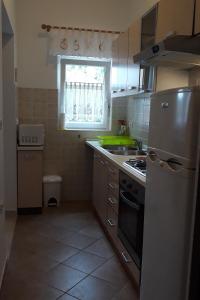 Kuchyň nebo kuchyňský kout v ubytování Apartment Pula 7420a