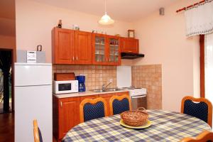 Fotografia z galérie ubytovania Family friendly house with a swimming pool Orihi, Central Istria - Sredisnja Istra - 7492 v destinácii Barban