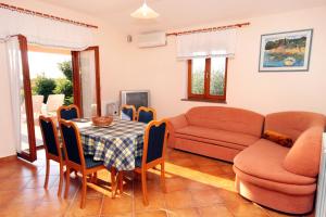 Fotografia z galérie ubytovania Family friendly house with a swimming pool Orihi, Central Istria - Sredisnja Istra - 7492 v destinácii Barban