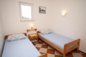 Posteľ alebo postele v izbe v ubytovaní Apartments with a parking space Duce, Omis - 7532