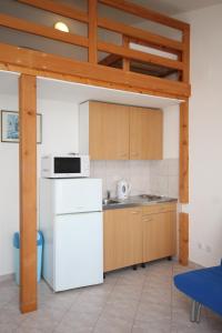 Kuchyňa alebo kuchynka v ubytovaní Apartments with a parking space Duce, Omis - 7532
