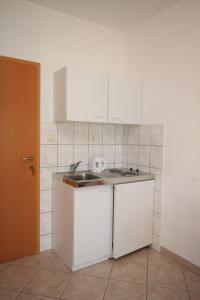 Kuchyňa alebo kuchynka v ubytovaní Apartments with a parking space Duce, Omis - 7532