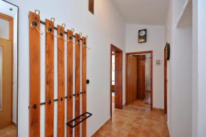 Fotografia z galérie ubytovania Apartments by the sea Pisak, Omis - 7521 v Mimiciach