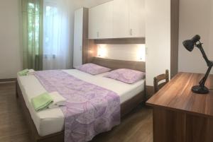 Posteľ alebo postele v izbe v ubytovaní Apartments with a parking space Rabac, Labin - 7442