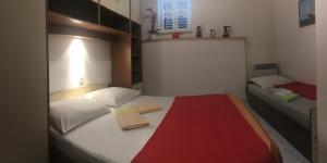 Posteľ alebo postele v izbe v ubytovaní Apartments with a parking space Rabac, Labin - 7442