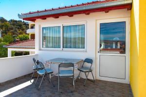 Balkón alebo terasa v ubytovaní Apartments by the sea Razanj, Rogoznica - 7485