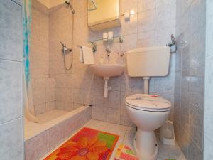 Kúpeľňa v ubytovaní Apartments by the sea Razanj, Rogoznica - 7485