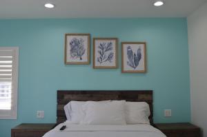 A bed or beds in a room at Calafia Inn San Clemente Newly renovated