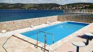 Fotografia z galérie ubytovania Family friendly apartments with a swimming pool Razanj, Rogoznica - 7606 v Ražanji