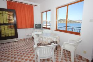 Fotografia z galérie ubytovania Family friendly apartments with a swimming pool Razanj, Rogoznica - 7606 v Ražanji