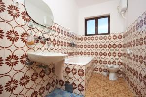 Fotografia z galérie ubytovania Family friendly apartments with a swimming pool Razanj, Rogoznica - 7606 v Ražanji