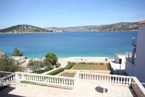 Fotografia z galérie ubytovania Family friendly apartments with a swimming pool Razanj, Rogoznica - 7606 v Ražanji