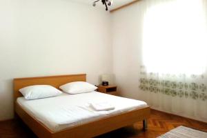 Fotografia z galérie ubytovania Family friendly apartments with a swimming pool Razanj, Rogoznica - 7606 v Ražanji