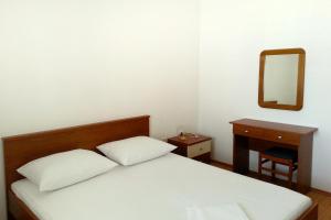 Fotografia z galérie ubytovania Family friendly apartments with a swimming pool Razanj, Rogoznica - 7606 v Ražanji