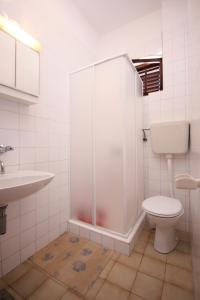 Fotografia z galérie ubytovania Family friendly apartments with a swimming pool Razanj, Rogoznica - 7606 v Ražanji