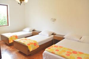 Fotografia z galérie ubytovania Family friendly apartments with a swimming pool Razanj, Rogoznica - 7606 v Ražanji