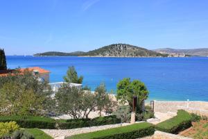 Fotografia z galérie ubytovania Family friendly apartments with a swimming pool Razanj, Rogoznica - 7606 v Ražanji