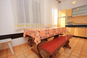 Kuchyň nebo kuchyňský kout v ubytování Holiday apartments Pjescana Uvala, Pula - 7652