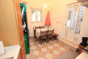 Galeriebild der Unterkunft Apartments by the sea Slatine, Ciovo - 7512 in Slatine