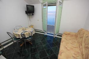 Galeriebild der Unterkunft Apartments by the sea Slatine, Ciovo - 7512 in Slatine