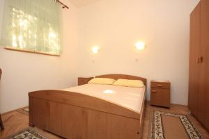Galeriebild der Unterkunft Apartments by the sea Slatine, Ciovo - 7512 in Slatine