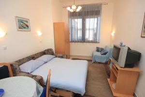 Galeriebild der Unterkunft Apartments by the sea Slatine, Ciovo - 7512 in Slatine