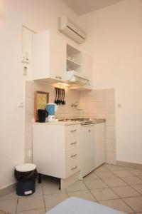 Galeriebild der Unterkunft Apartments by the sea Slatine, Ciovo - 7512 in Slatine