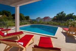 Fotografia z galérie ubytovania Seaside luxury villa with a swimming pool Medici, Omis - 6071 v Mimiciach + 29 fotografií