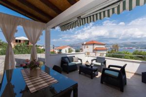 Fotografia z galérie ubytovania Apartments by the sea Okrug Gornji, Ciovo - 6078 v Trogiri