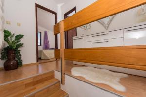 Fotografia z galérie ubytovania Apartments by the sea Okrug Gornji, Ciovo - 6078 v Trogiri