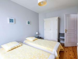 Кровать или кровати в номере Appartement Saint-Jean-de-Luz, 3 pièces, 6 personnes - FR-1-4-651