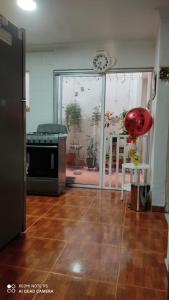 Kuchyň nebo kuchyňský kout v ubytování Agradable casa para una excelente estadía.