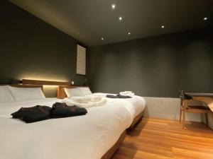 Postel nebo postele na pokoji v ubytování LAVA SAUNA &VILLA